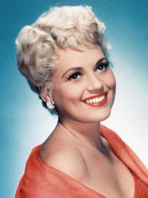 judy holliday measurements